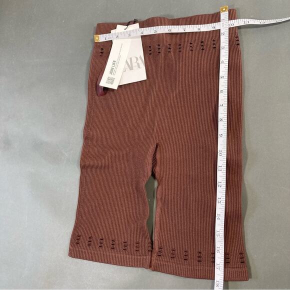 Zara Women's Perforated Seamless Short Leggings Size XS/S - Picture 4 of 8